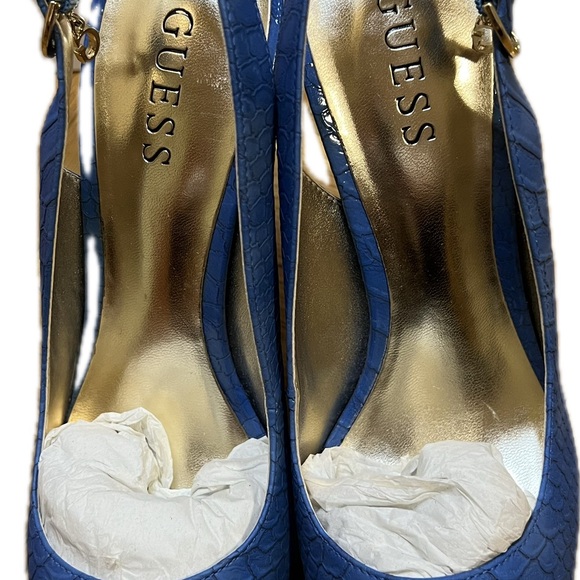 Woman’s Guess platforms blue with gold stripes pre loved LIKE NEW🔥🔥🔥FREE 🚚 - Picture 4 of 17